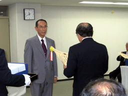 写真：表彰を受ける(株)ユニオン・タケカワ共同企業体代表