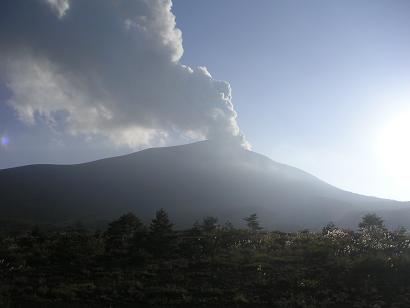 群馬県側山麓からみた９月１６日１６時過ぎの噴の様子