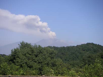 長野県側山麓からみた９月１６日朝９時の噴煙の様子