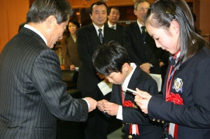 写真:三井国土交通副大臣から名刺を頂きました