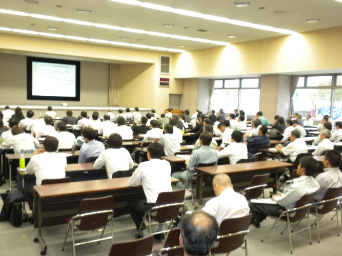 写真：説明会の様子