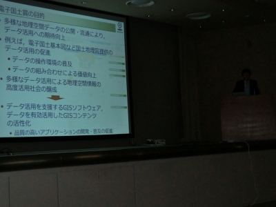 写真：東大・布施准教授による講演