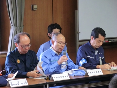 国土地理院の対応について、報告を行う西野次長