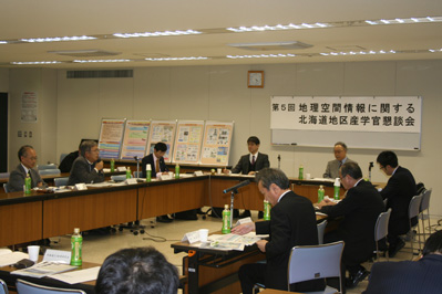写真：懇談会の様子（１）