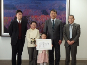 写真:芝園小学校で行われた表彰式