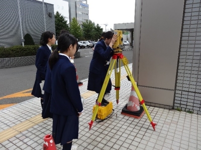 写真：トータルステーションの体験