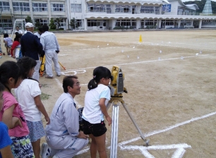投げたボールまでの距離は、いくらかな?
