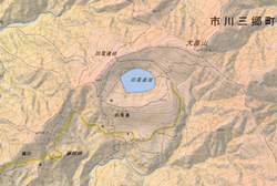 地すべりによって生じた凹地,池の画像