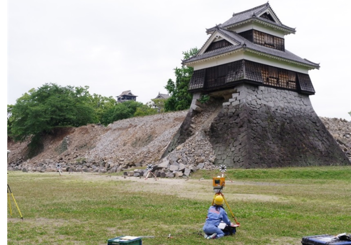 作業の様子（西出丸付近）計測データの陰影表示（二様の石垣）１
