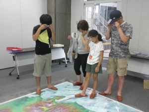 写真:ガリバー地図の床展示