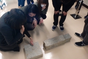 写真:三角点標石の説明