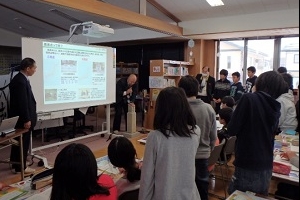 写真:本物の三角点標石に注目