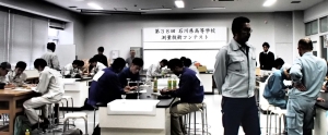 写真：内業の様子