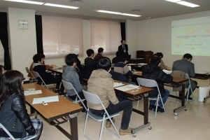 写真：「地理院地図の概要とその利活用」説明の様子
