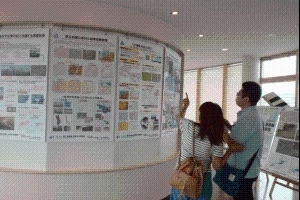 写真:国土地理院の災害対応パネルの展示その2