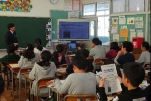 写真:電子基準点の説明