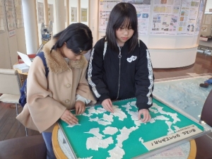 写真:3D分県パズルに挑戦