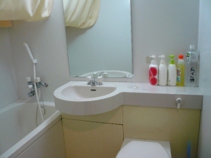 写真２）部屋のユニットバス