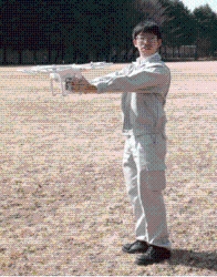 図2：UAV（ドローン）に実際に触れる機会も。写真は点検の様子。