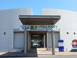 写真：科学館入口掲示板