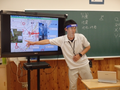 写真:内海府中学校周辺の地図記号の説明