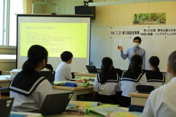 地図と測量の講義の様子