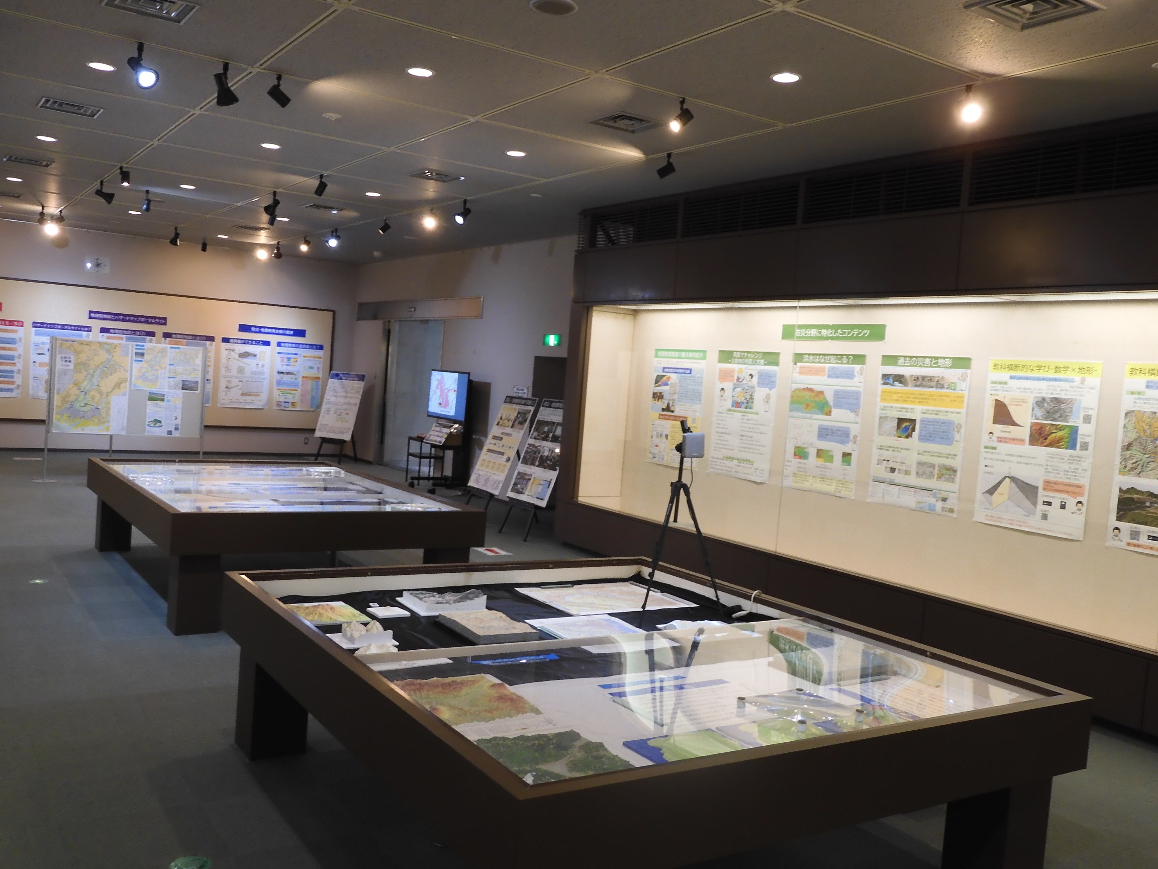 入口から見た特別展示室内