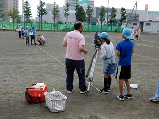 トータルステーション測量の様子