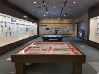 ３．会場奥から入口の風景